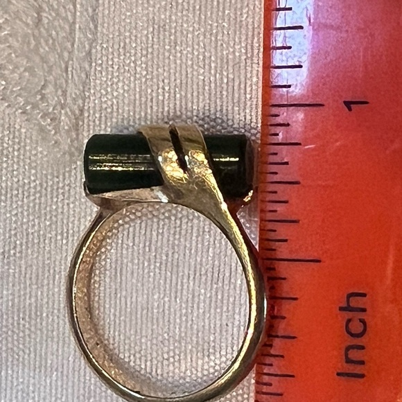 Green and Gold Ring with Elegant Design - Picture 3 of 6